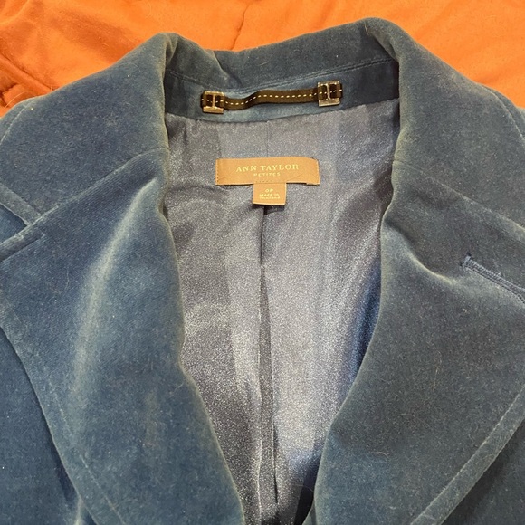 Anne Taylor||Velvet Blue Blazer. Like New. Beautiful. A showstopper. - Picture 5 of 5